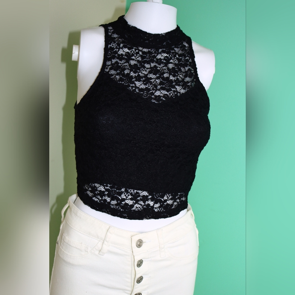 XS Abercrombie and Fitch Lace Crop Top